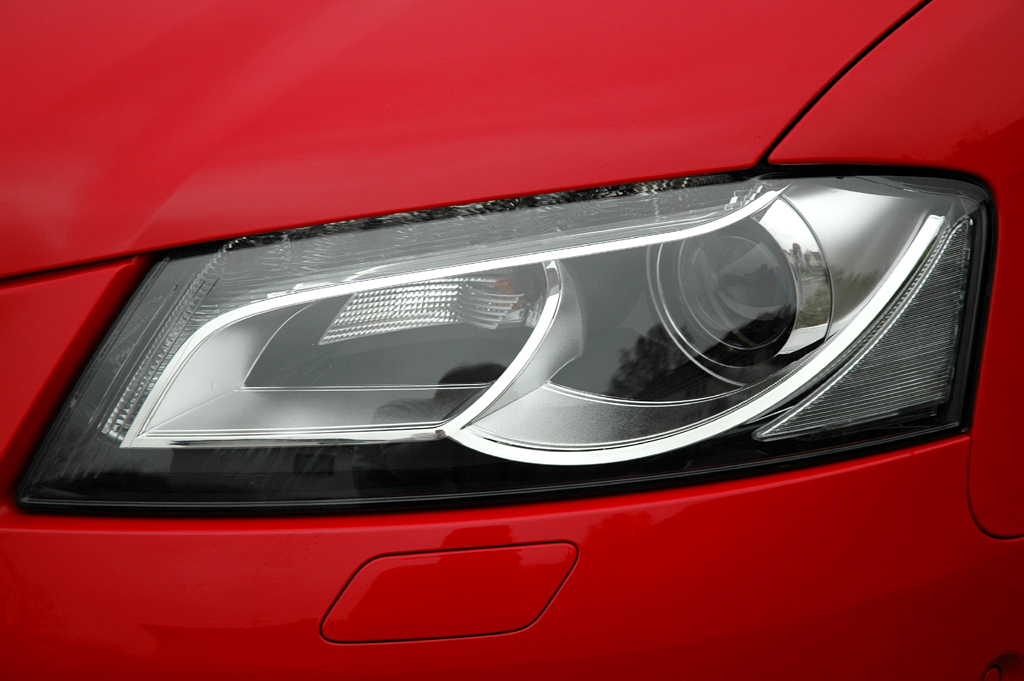 Audi A3 Diesel: Moderne Halogen-Leuchteinheit vorn. 