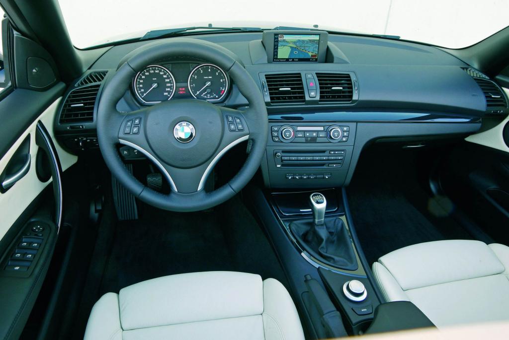 Aufregäumtes Cockpit im Cabrio