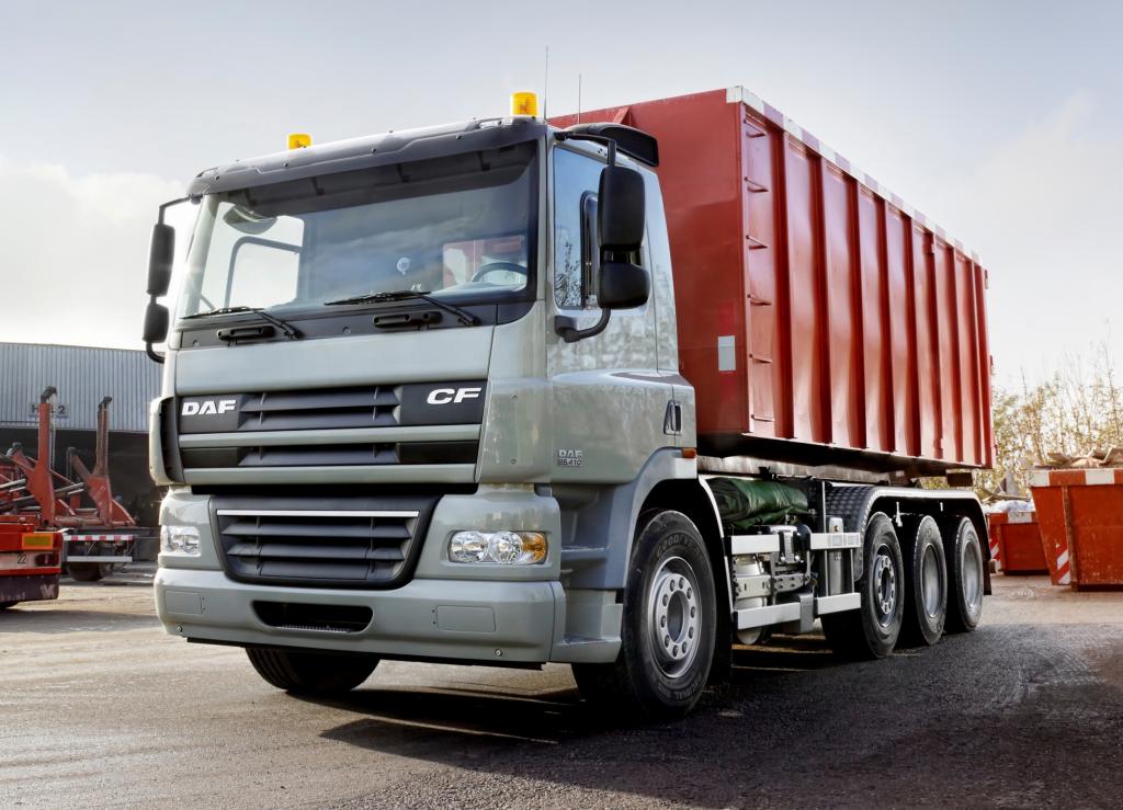 DAF erweitert CF-Baureihe um zwei Vierachser