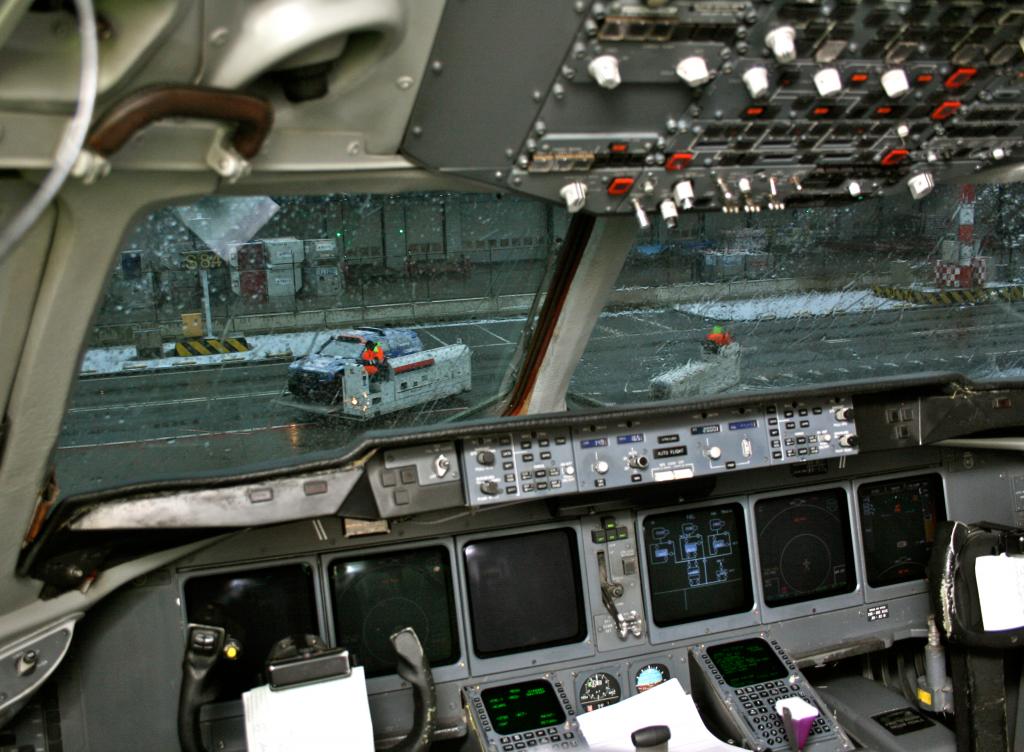 Dakar 2011: Volkswagen schickt Race Touareg per Luftfracht