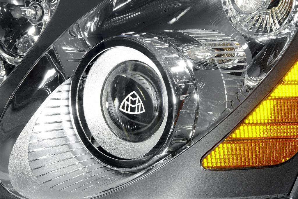 Das Scheinwerfer-Innendesign wird immer wichtiger - hier am Maybach mit Logo