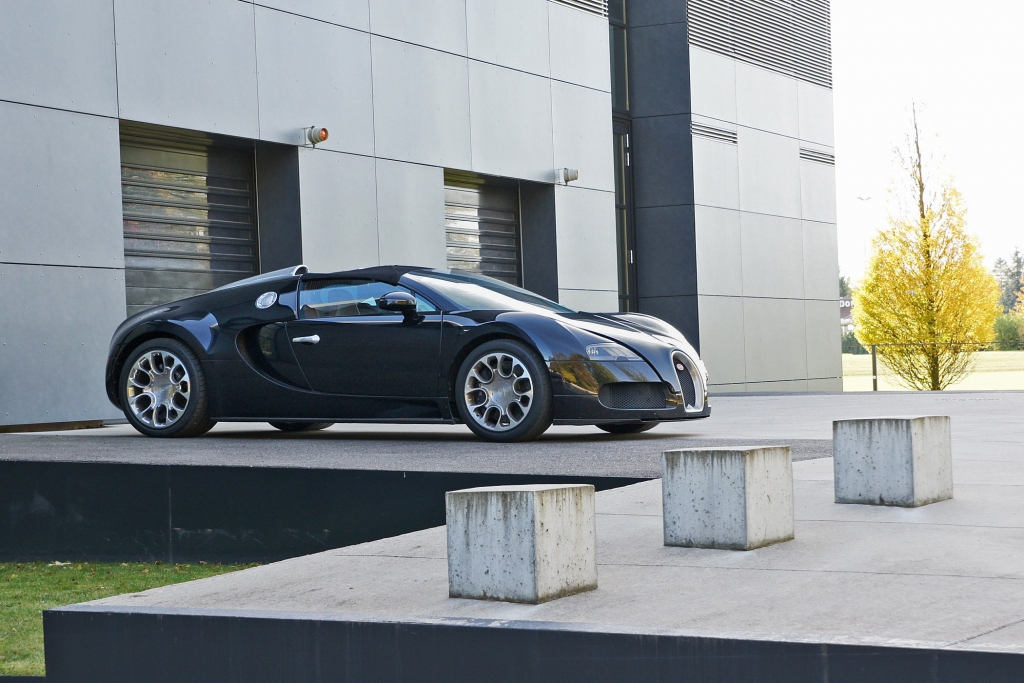 Der Bugatti 16.4 Veyron Grand Sport in seiner elsässischen Heimat. 