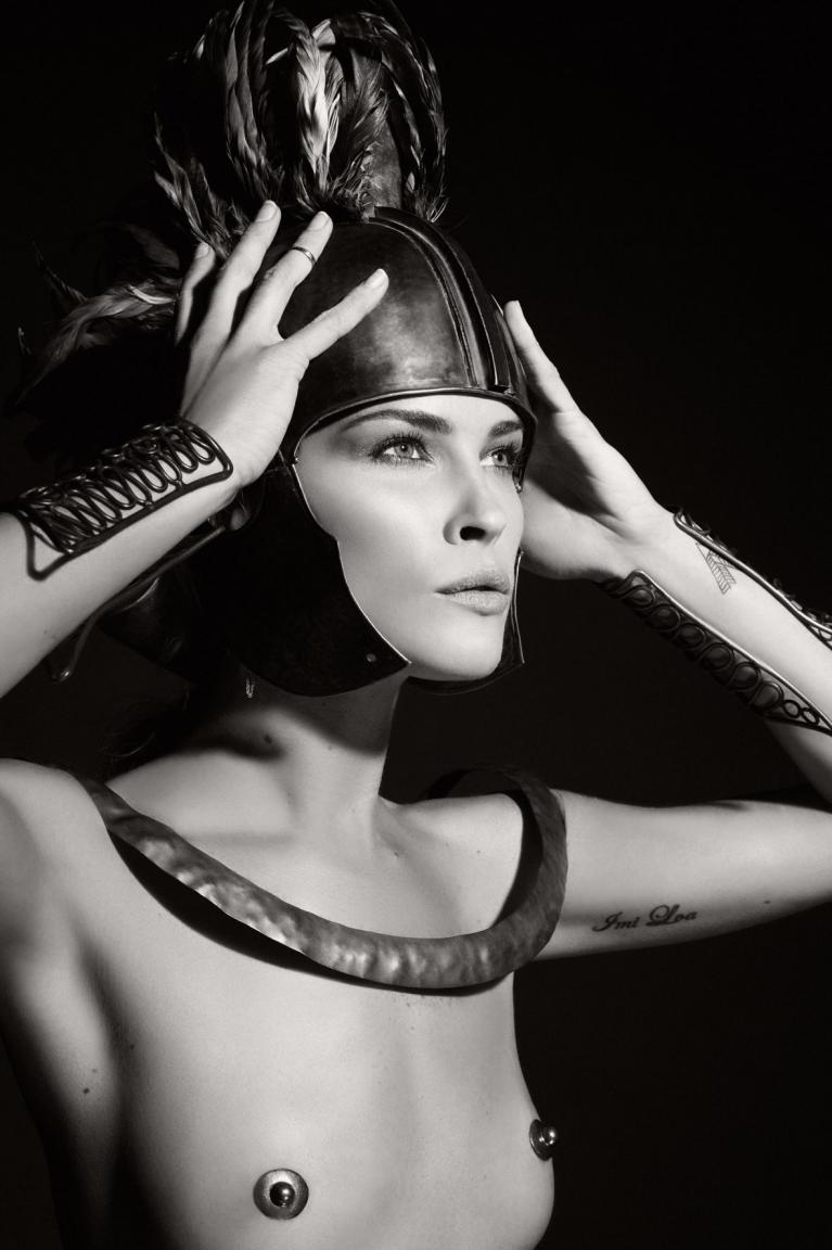 Der neue Pirelli-Kalender widmet sich dem Thema Mythologie. | © Pirelli Kalender 2011, Karl Lagerfeld