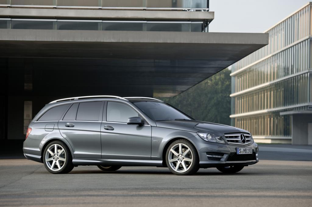 Die C-Klasse von Mercedes-Benz wird vor allem noch sparsamer. Es gibt auch neue Scheinwerfer 