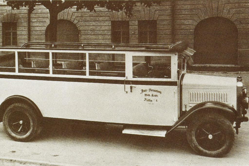 Ein früher Kässbohrer Omnibus-Aufbau: der Mercedes-Benz N1 von 1927. 