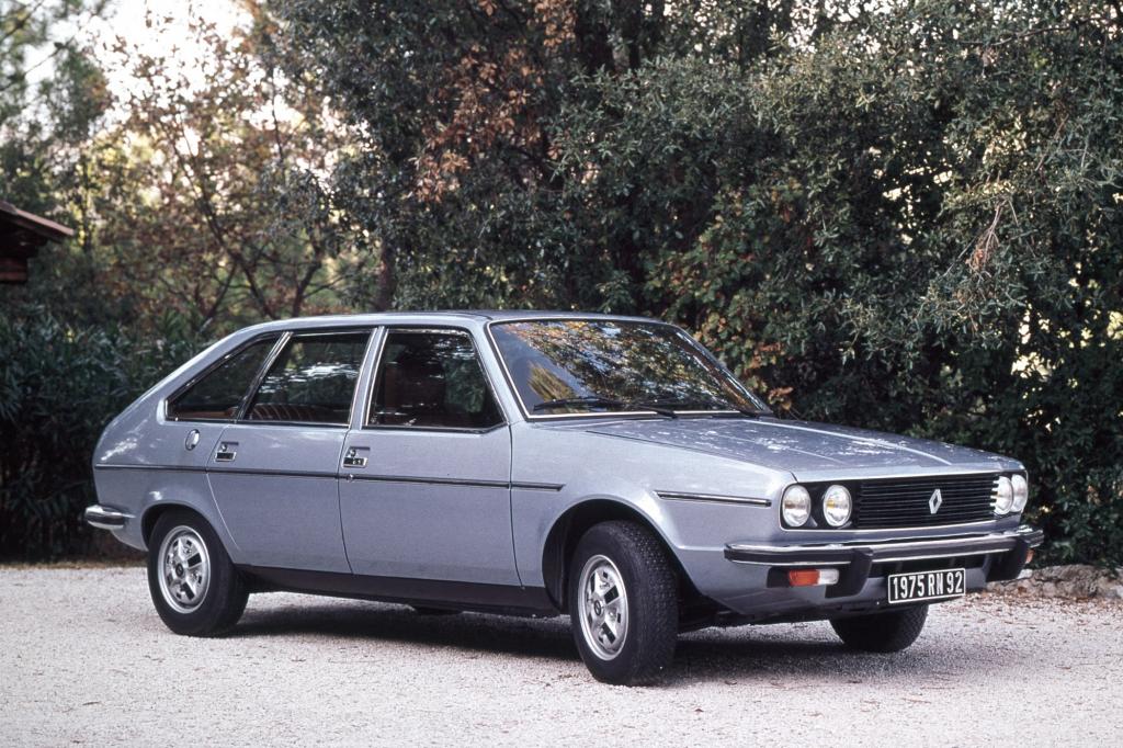 Erkennungszeichen des Renault 30 waren die runden Doppelscheinwerfer