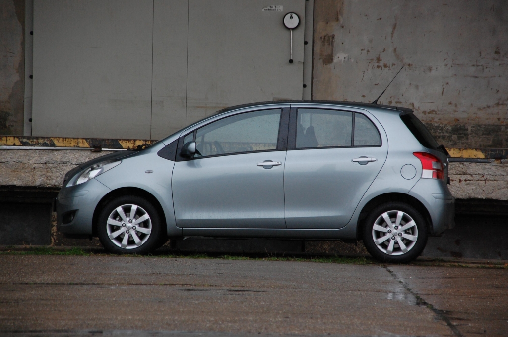 Fahrbericht Toyota Yaris 1.3 Life: Kleinwagen mit flexiblem Raumkonzept