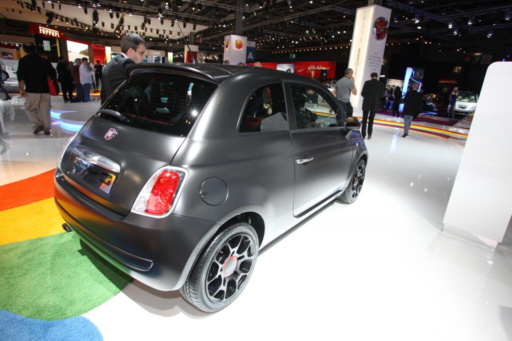 Fiat 500 Black Jack in der Münchener Helmet Gallery