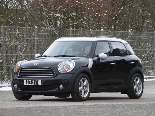 H&R legt Hand an Mini Countryman: Maxi-Dynamik im XL-Mini