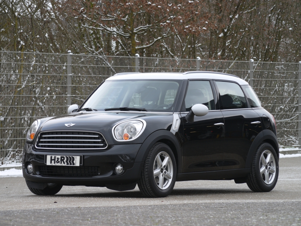 H&R legt Hand an Mini Countryman: Maxi-Dynamik im XL-Mini