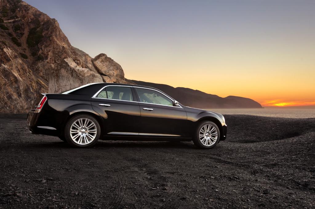Im seitlichen Aufriss unterscheidet sich der neue Chrysler 300 kaum von seinem Vorgänger