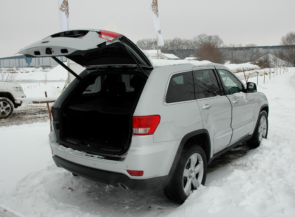 Jeep Grand Cherokee: In den Kofferraum passen gut 780 bis über 1550 Liter Gepäck hinein.