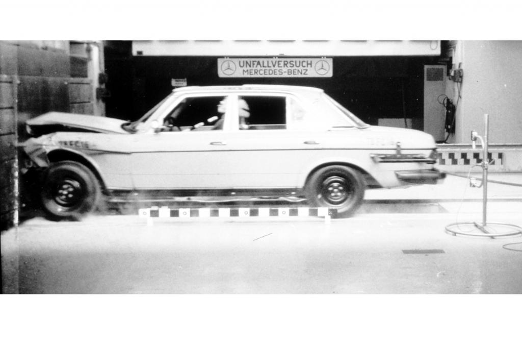 Mercedes-Benz W123 Unfallversuch