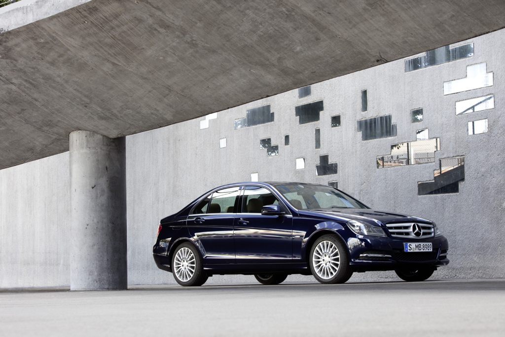 Mercedes-C-Klasse: Seitenansicht der Limousine.