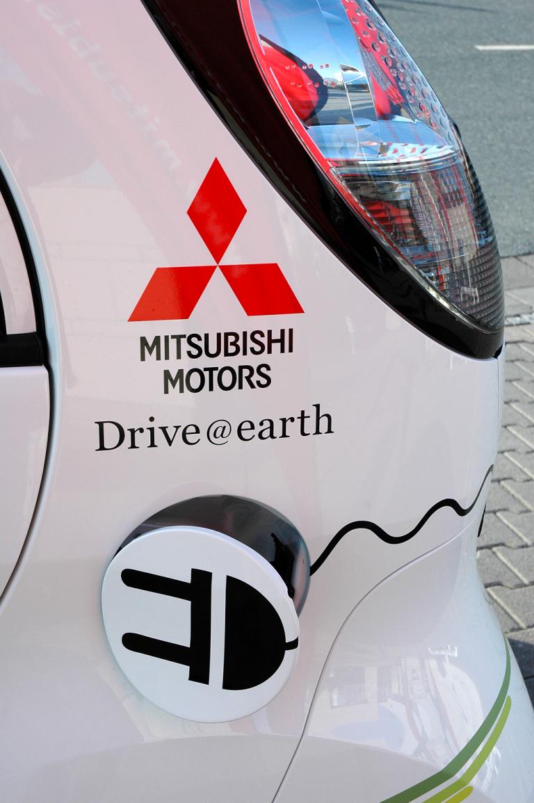 Mitsubishi i-MiEV: Anschluss fürs Schnellladen mit Starkstrom. 