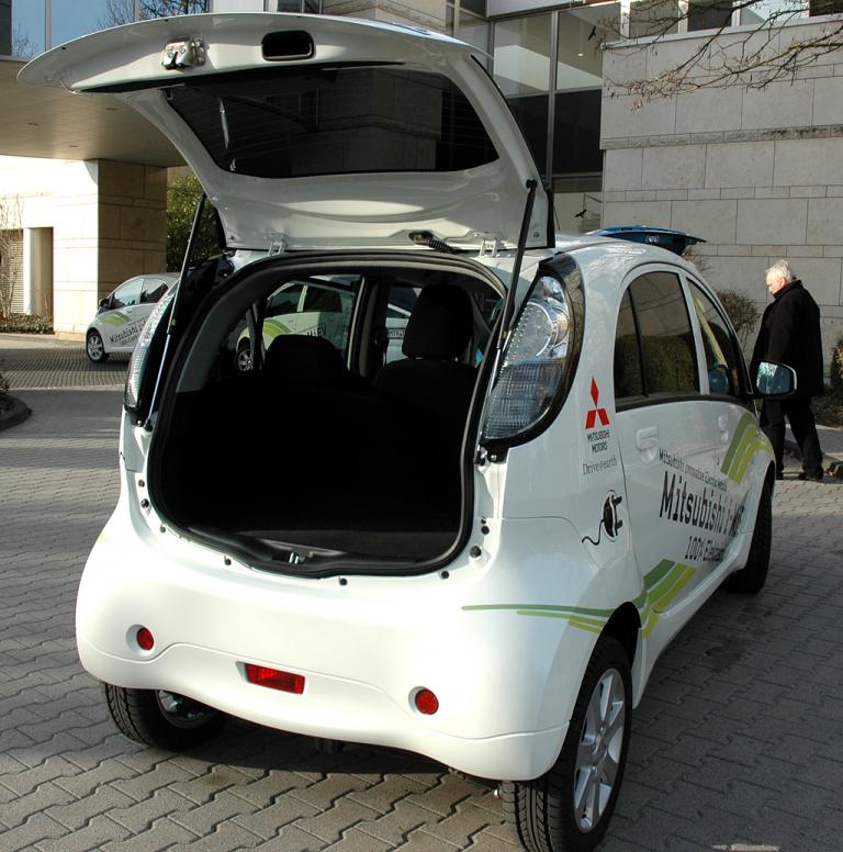 Mitsubishi i-MiEV: Der Kofferraum des Viersitzers fasst 227 bis 860 Liter. 