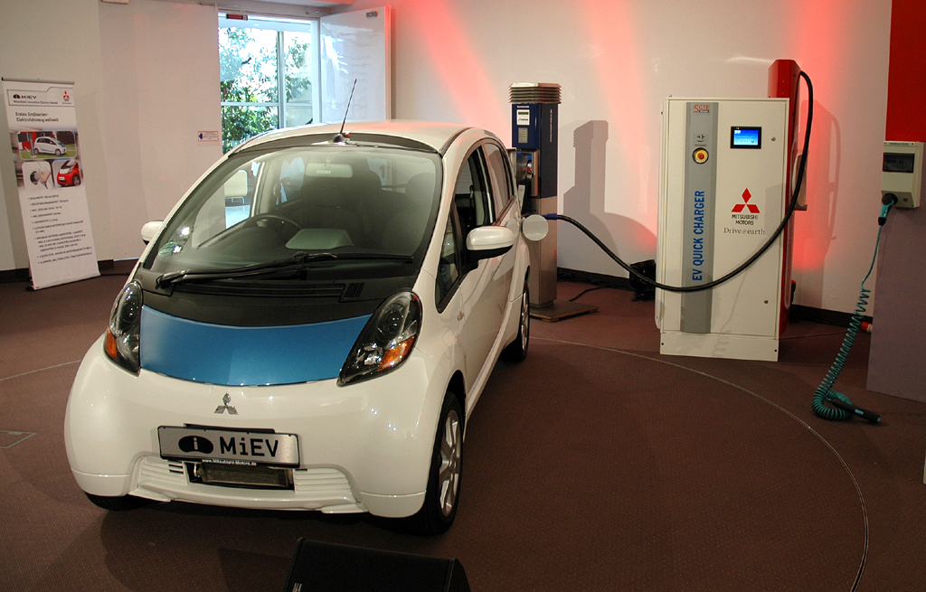 Mitsubishi i-MiEV: Japanische Rechtslenker-Version bei der Präsentation jetzt in Trebur. 