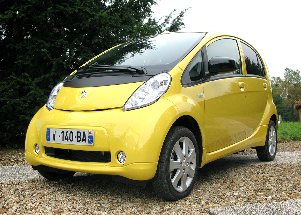 Neu in 2010: ... Peugeot iOn.