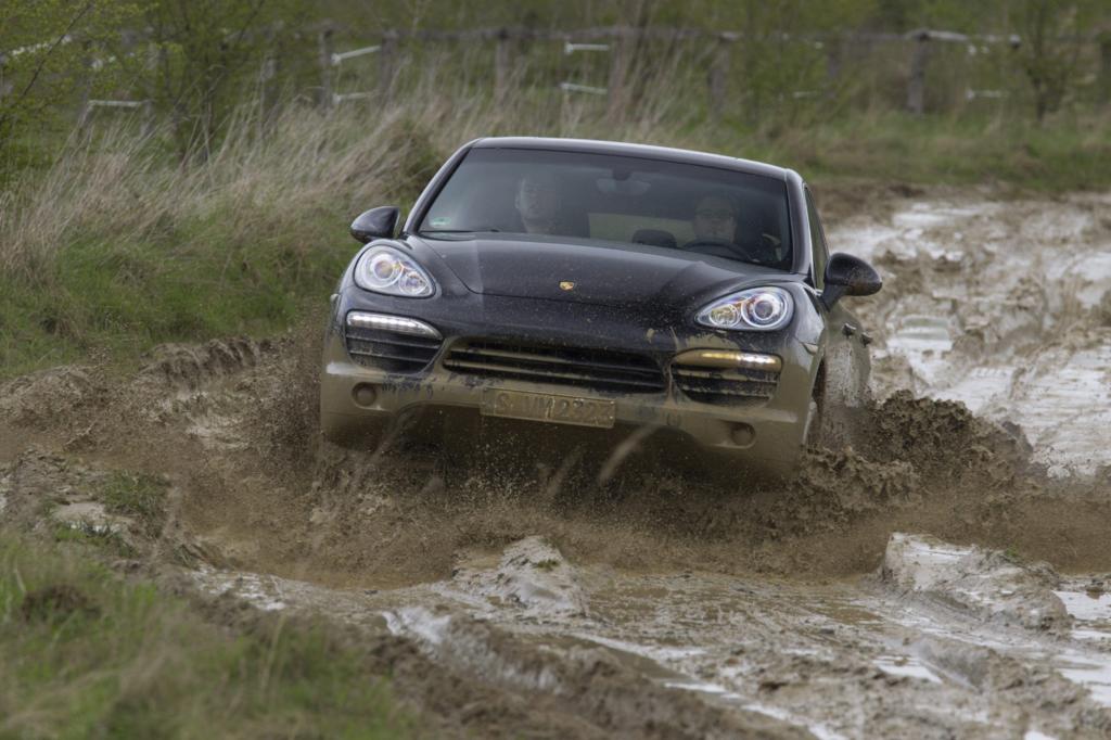 Obwohl die wenigsten Kunden den Cayenne zum ernsthaften Offroad-Einsatz nutzten, war er dazu ausgelegt, auch im schweren Gelände