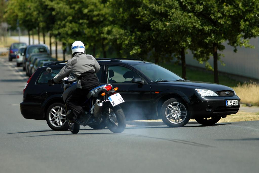 Recht: Beschädigte Motorradkleidung - Abzug 