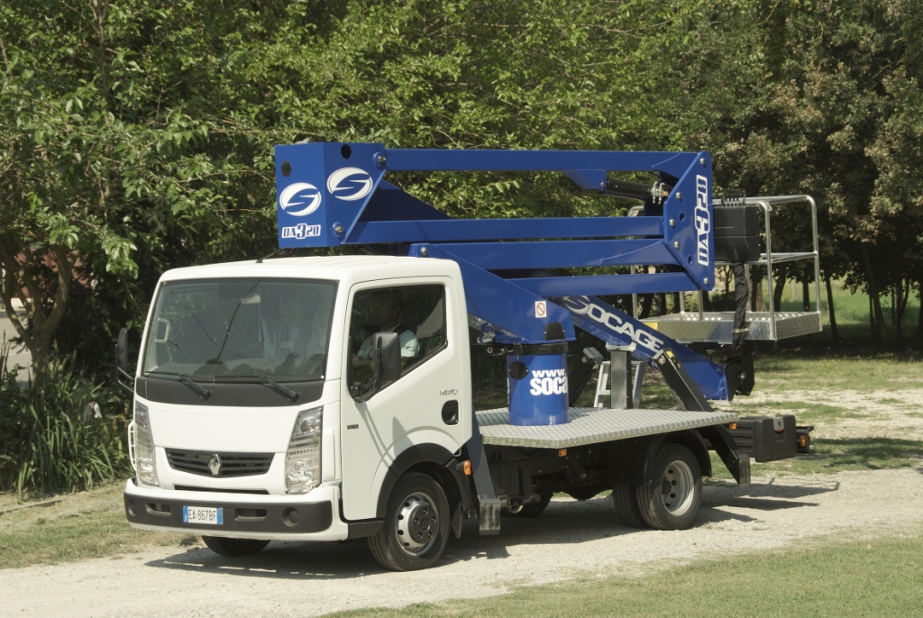 Renault Trucks liefert 300 Maxity für italienischen Arbeitsbühnen-Hersteller