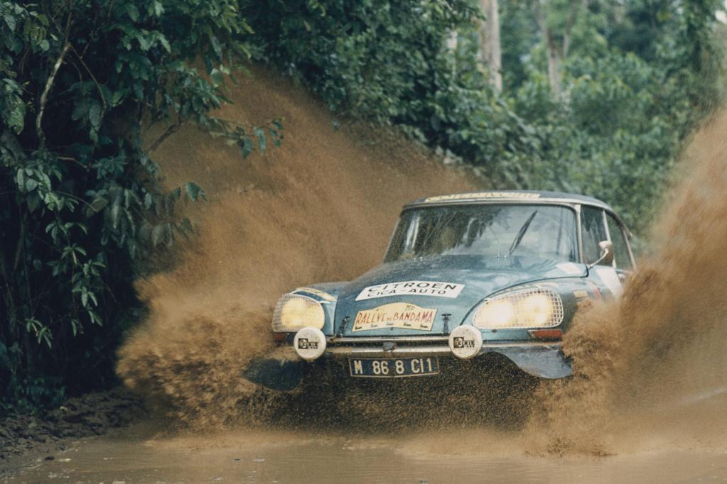 Sportlich unterwegs: eine Citroën DS im Jahr 1972 bei der „Rallye du Bandama“. 