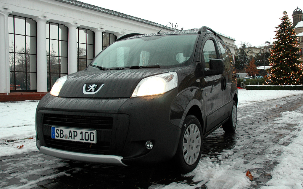 Stößt ebenfalls weniger Kohlendioxid aus: Peugeot Bipper, hier als ... 