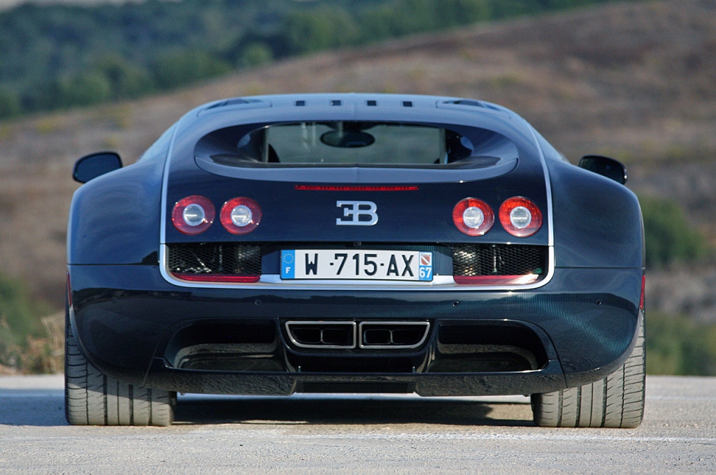 Studentenjob deluxe: Fahrer bei Bugatti