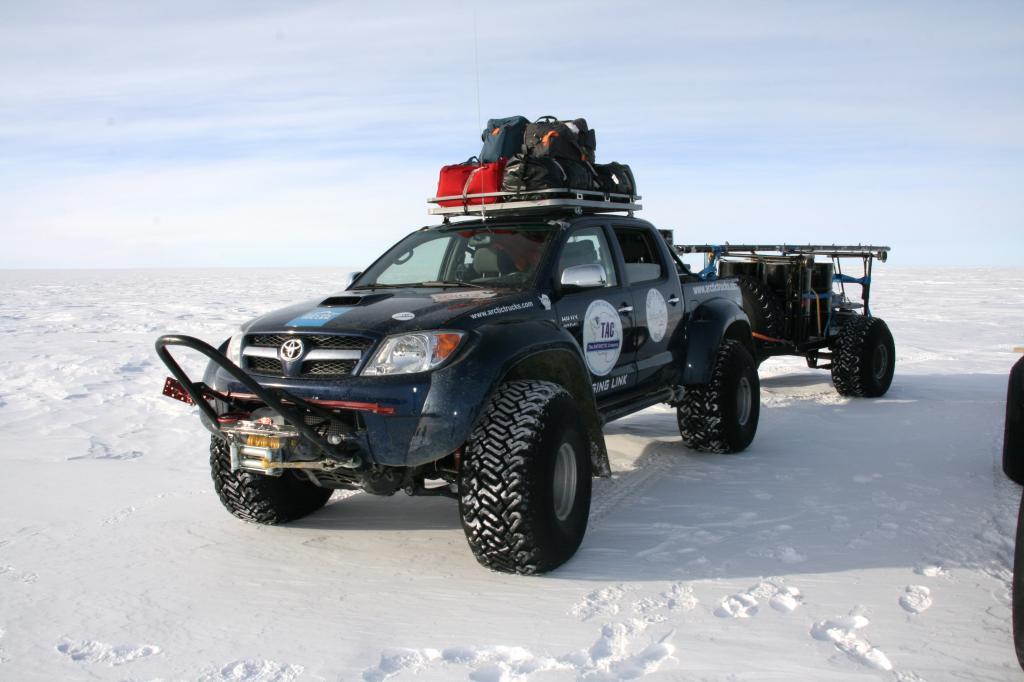 Toyota Hilux in der Antarktis.