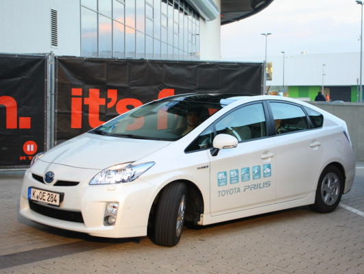 Toyota Prius shuttelt bei 