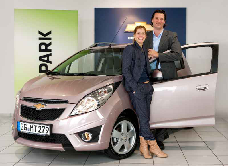 Valerie Niehaus, Markenbotschafterin Chevrolet Deutschland - Markus Leithe, Geschäftsführer Chevrolet Deutschland