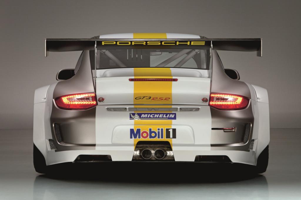 Wie schon die aktuellen Straßenversionen des 911 trägt nun auch die Rennvariante LED-Rückleuchten