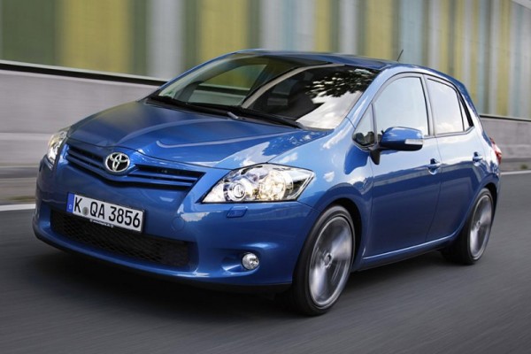 : Toyota Auris vor den Deutschen