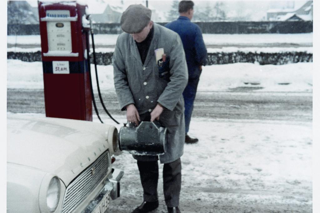 50 Jahre TÜV-Plakette - Wiederkehrendes Farbenspiel