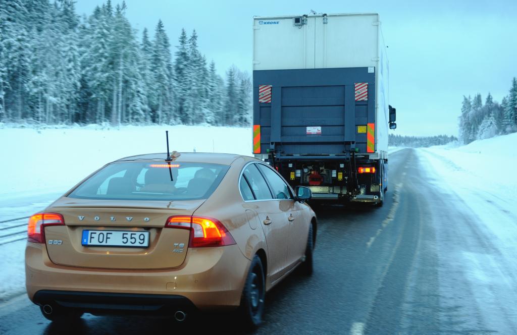 Ab in die Kolonne: Autobahnfahren bald ohne Fahrer 