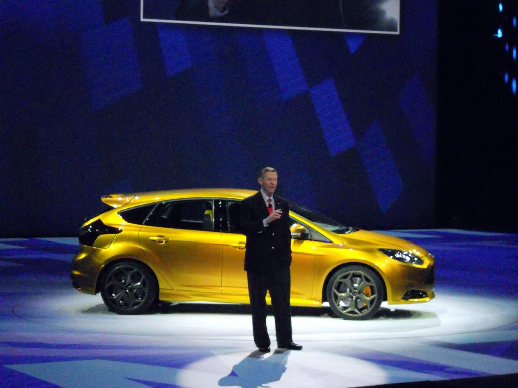 Alan Mulally, Ford-CEO mit dem neuen Focus ST.