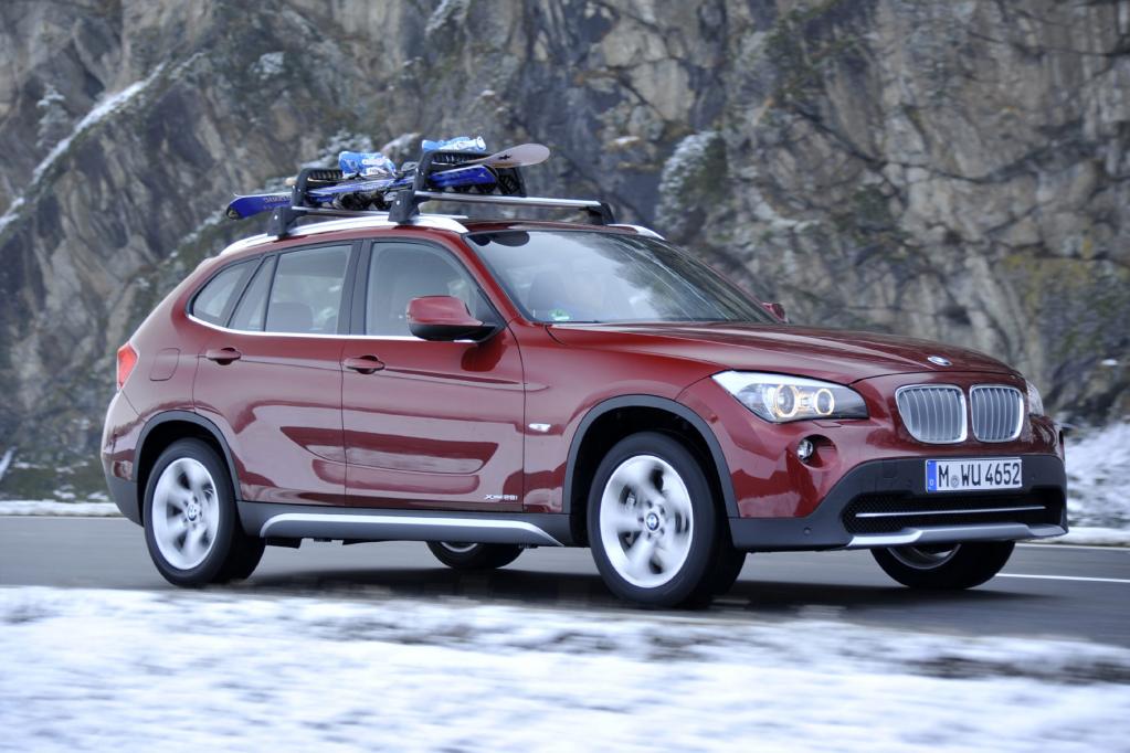 Allradantrieb ist beim X1 xDrive28i Serie. 