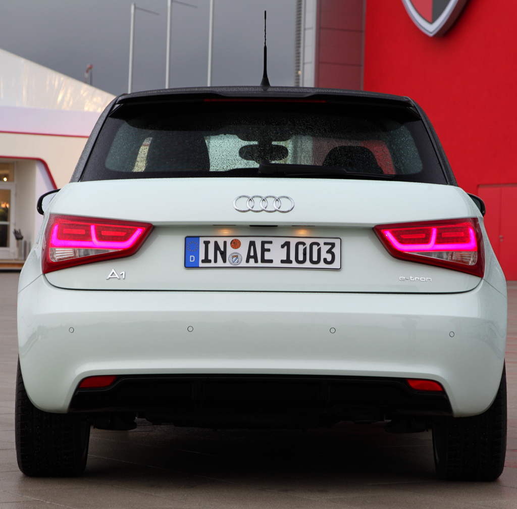 Audi A1 e-tron: Blick auf die Heckpartie des Viersitzers. 