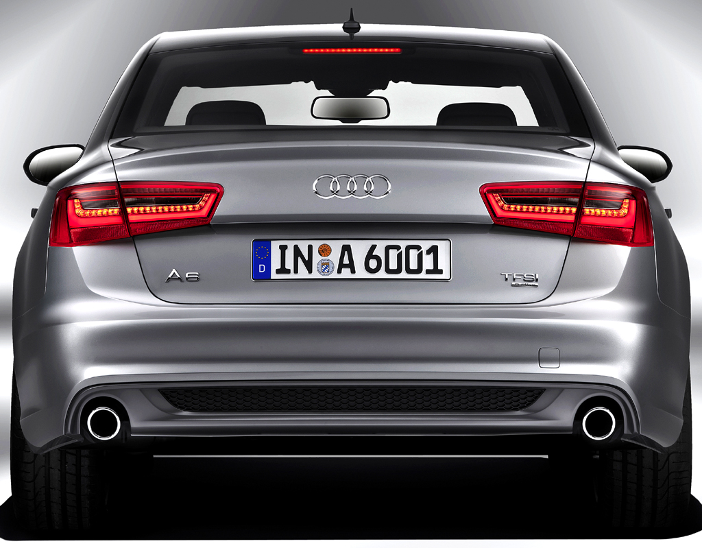 Audi A6: Blick auf die recht dynamisch wirkende Heckpartie, hier des aufgeladenen Benzindirekteinspritzers. 