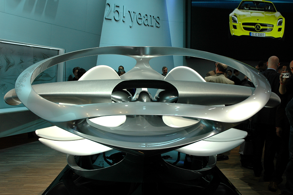 Blickfang am Mercedes-Stand in Detroit: Innendesign-Skulptur „Aesthetics No. 2“.