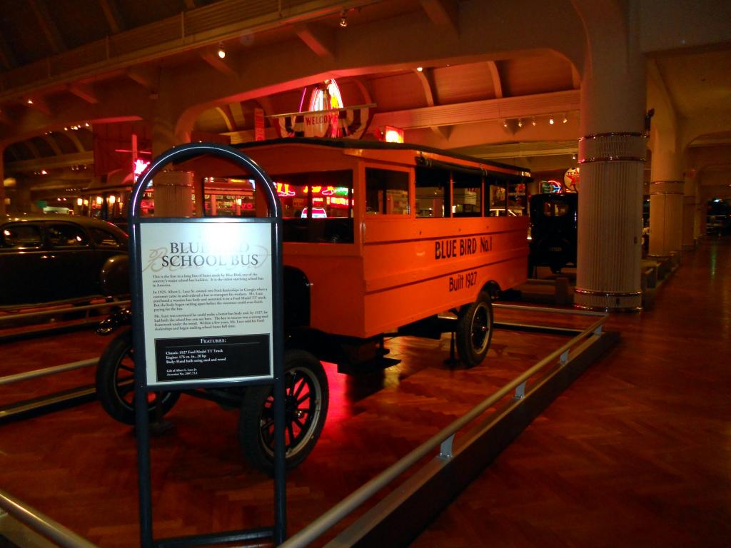 Bluebird Schoolbus - Ford Modell TT Truck - 1927.