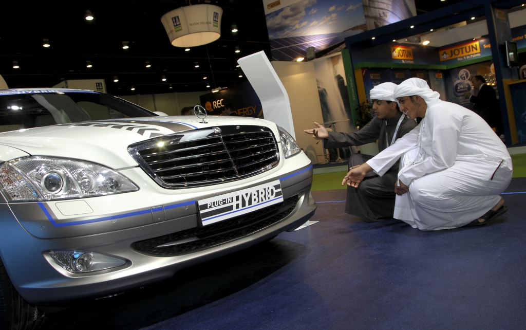 Daimler präsentiert in Abu Dhabi nachhaltige Antriebslösungen