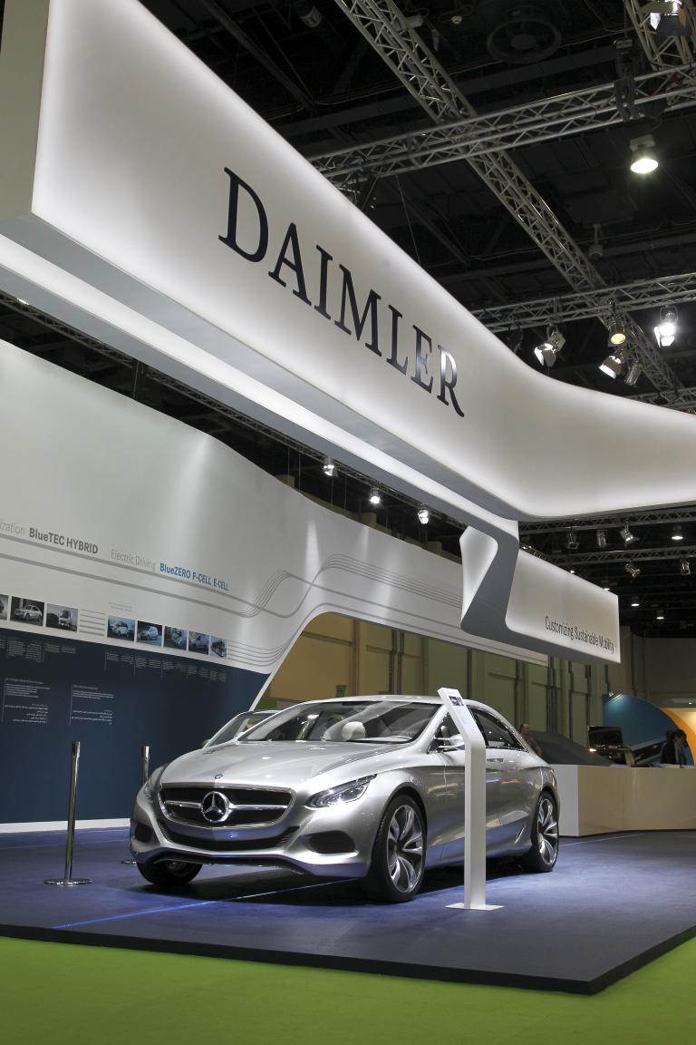 Daimler präsentiert nachhaltige Antriebslösungen auf dem „World Future Energy Summit“ in Abu Dhabi.