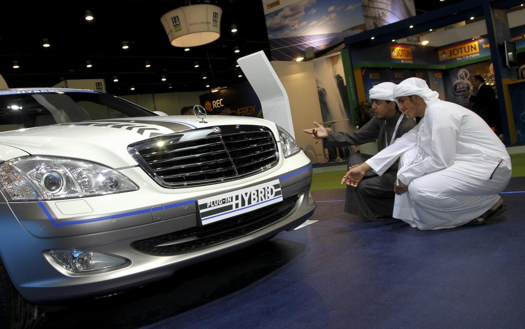 Daimler präsentiert nachhaltige Antriebslösungen auf dem „World Future Energy Summit“ in Abu Dhabi.