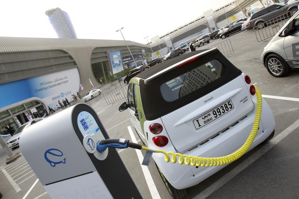 Daimler präsentiert nachhaltige Antriebslösungen auf dem „World Future Energy Summit“ in Abu Dhabi.