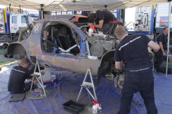 Dakar 2011: Für die Mechaniker beginnt nach dem Rennen die Arbeit