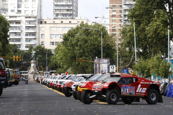 Dakar 2011: Mehr als eine Million Zuschauer verfolgen den Auftakt