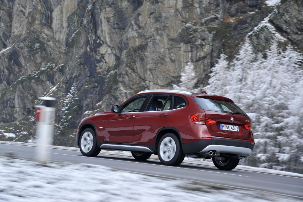 Den BMW X1 gibt es bald auch mit einem neuen aufgeladenen Vierzylinder-Ottomotor. 