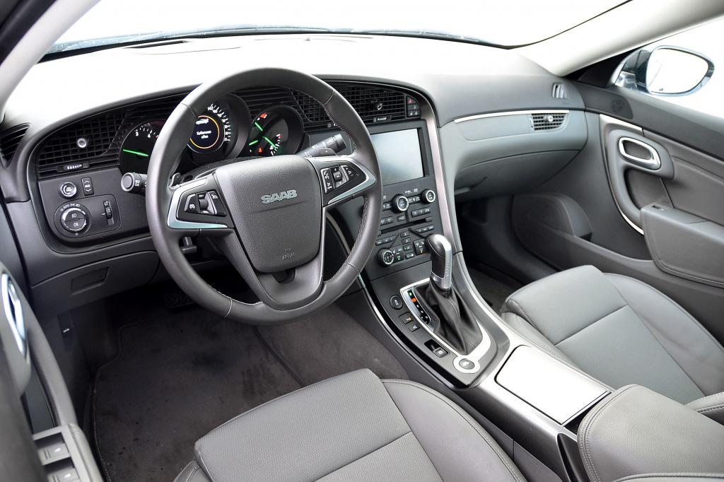 Den Cockpit-Look kennt man zwar schon vom 9000 und vom ersten 9-5