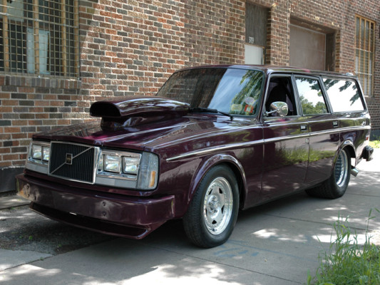 Der 78er Volvo 265 präsentiert sich in 